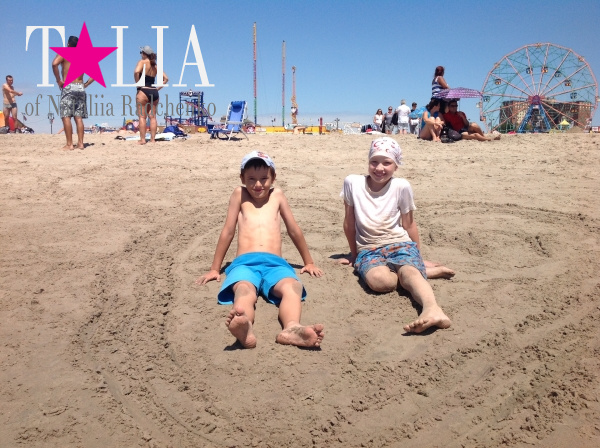 Самый популярный в Нью-Йорке пляж ''Кони-Айленд''. Бруклин, Нью-Йорк, США